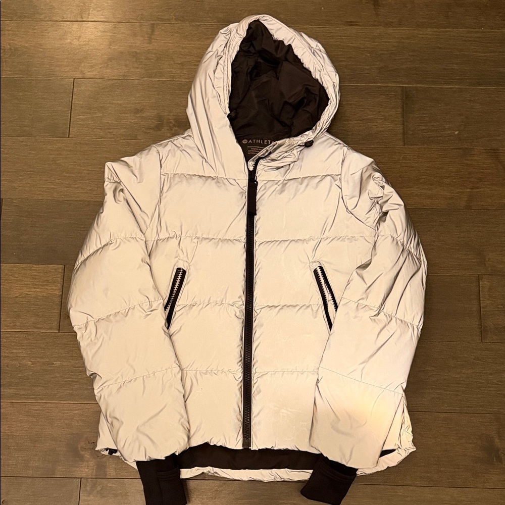 Athleta Women’s Grey Reflective Puffer Jacket. NEW WITHOUT TAGS
